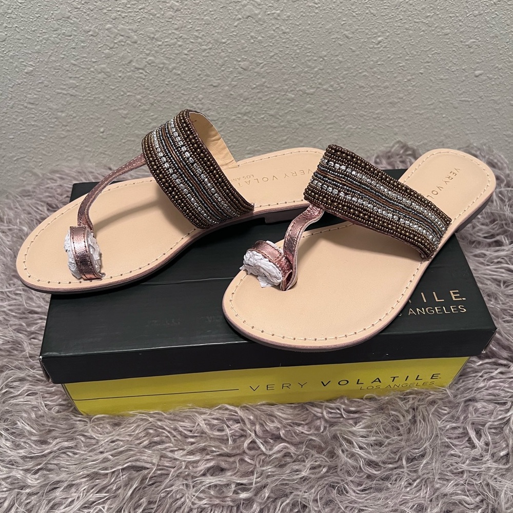NIB Very Volatile Womens Nia Sandal Size 6 Brand New